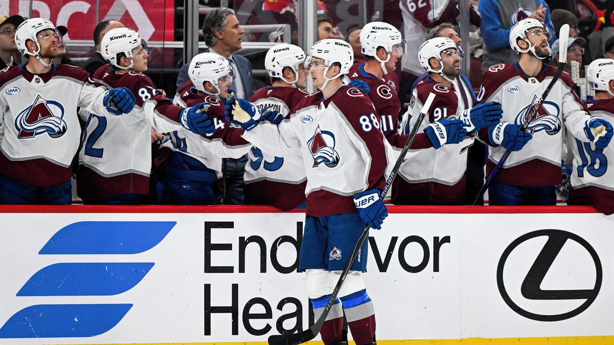 Nečas a Pastrňák se od sebe nehnou ani v kanadském bodování